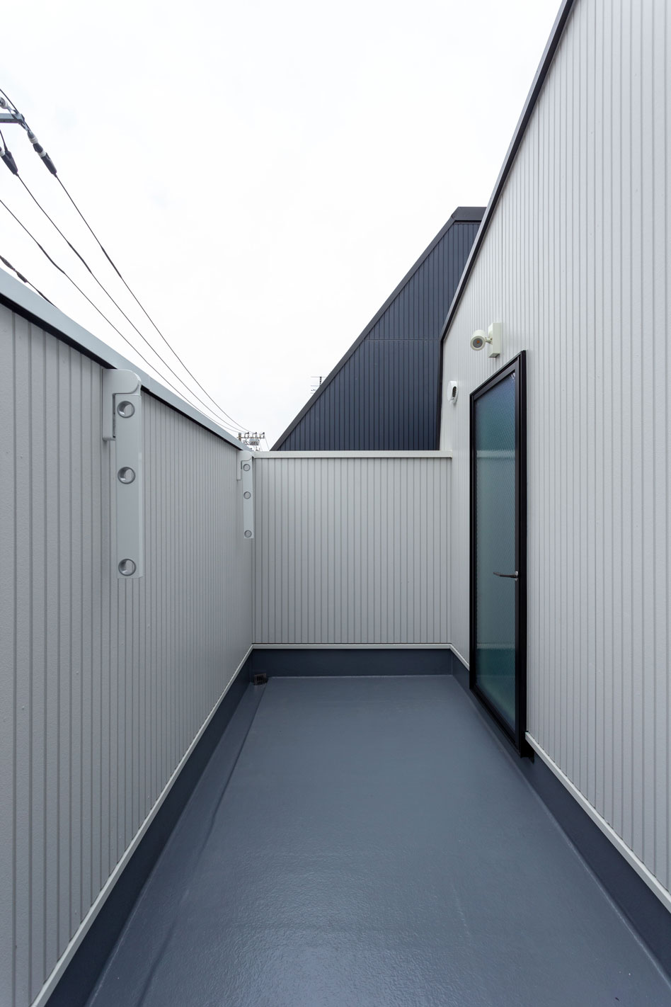 洗面脱衣室から直接出入りできる物干しバルコニー