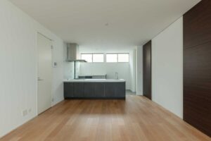 LDK。天井高さを2600ｍｍとし、広がりを感じられる空間とした。